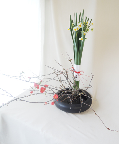 ぼけと水仙のアレンジ - はなどんやマガジン