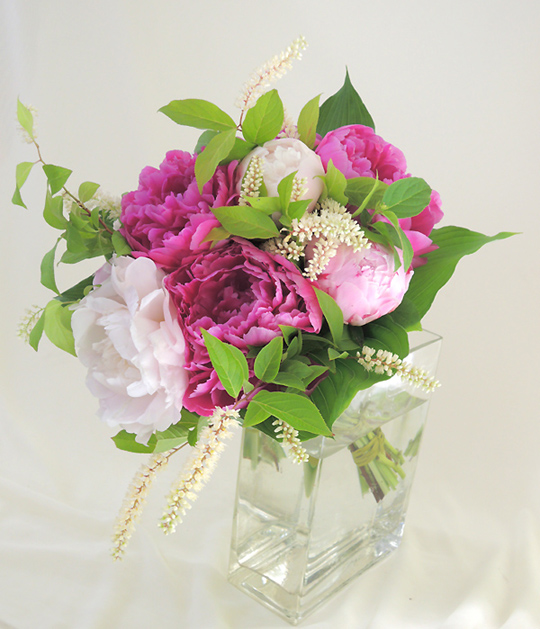 芍薬のクラッチブーケ はなどんやマガジン