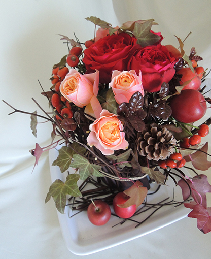 うきうき花レシピ 『深まる秋を赤バラのアレンジで』 - はなどんやマガジン