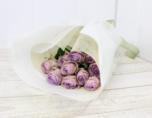 うきうき花レシピ バラ10本の贈呈用花束 縦長 のラッピング方法 はなどんやマガジン