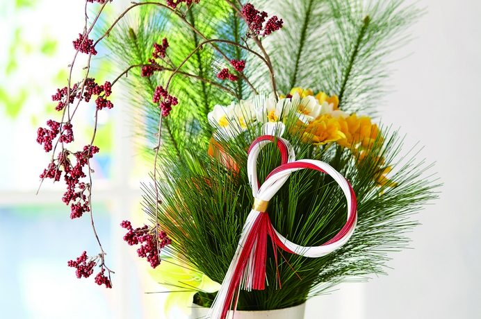 造花お正月アレンジ紹介 スイセン ユリの水引付アレンジ はなどんやマガジン 造花お正月アレンジ紹介 スイセン ユリの水引付アレンジ はなどんやマガジン