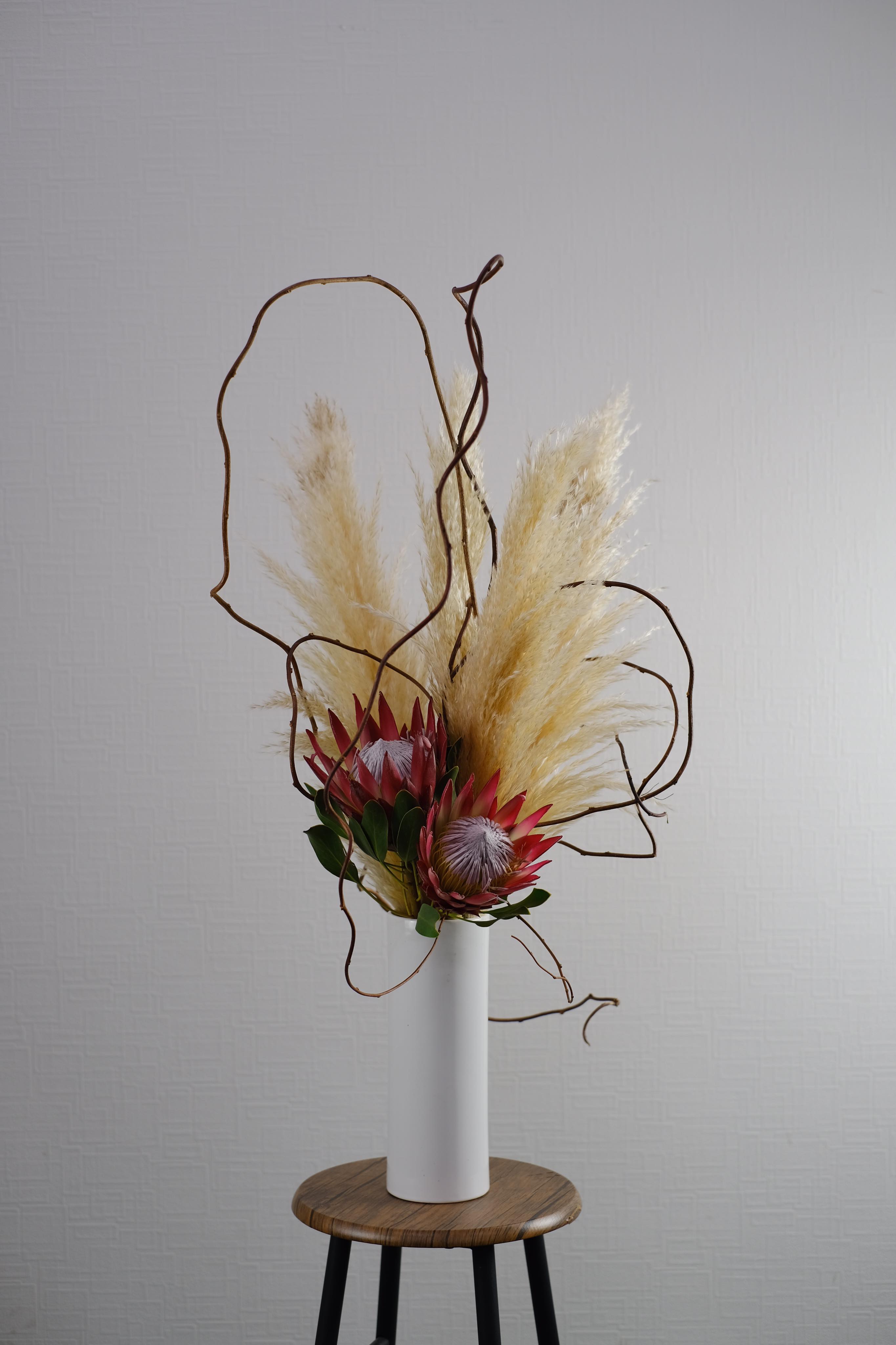 パンパスとプロテアのインテリアアレンジ の作り方 うきうき花レシピ はなどんやマガジン