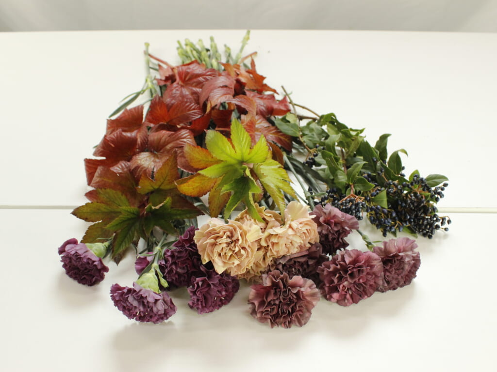 秋色カーネーションの花束』の作り方 ～うきうき花レシピ | はなどんや 
