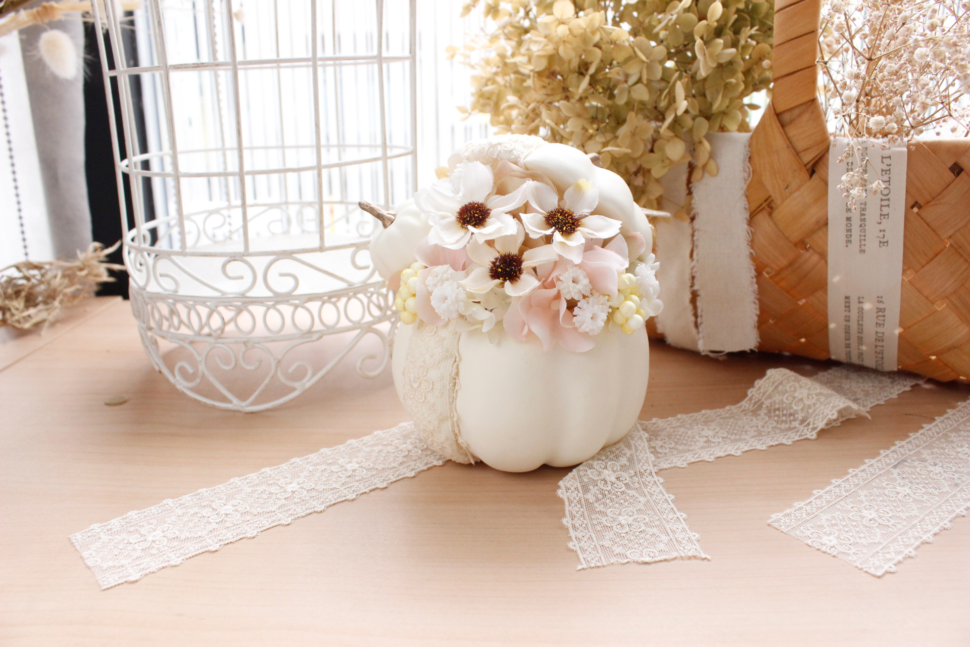 専用 フラワーアレンジ♡⃛パンプキン(ホワイト) ホワイトパンプキンのハロウィンアレンジメント アートフラワー アート