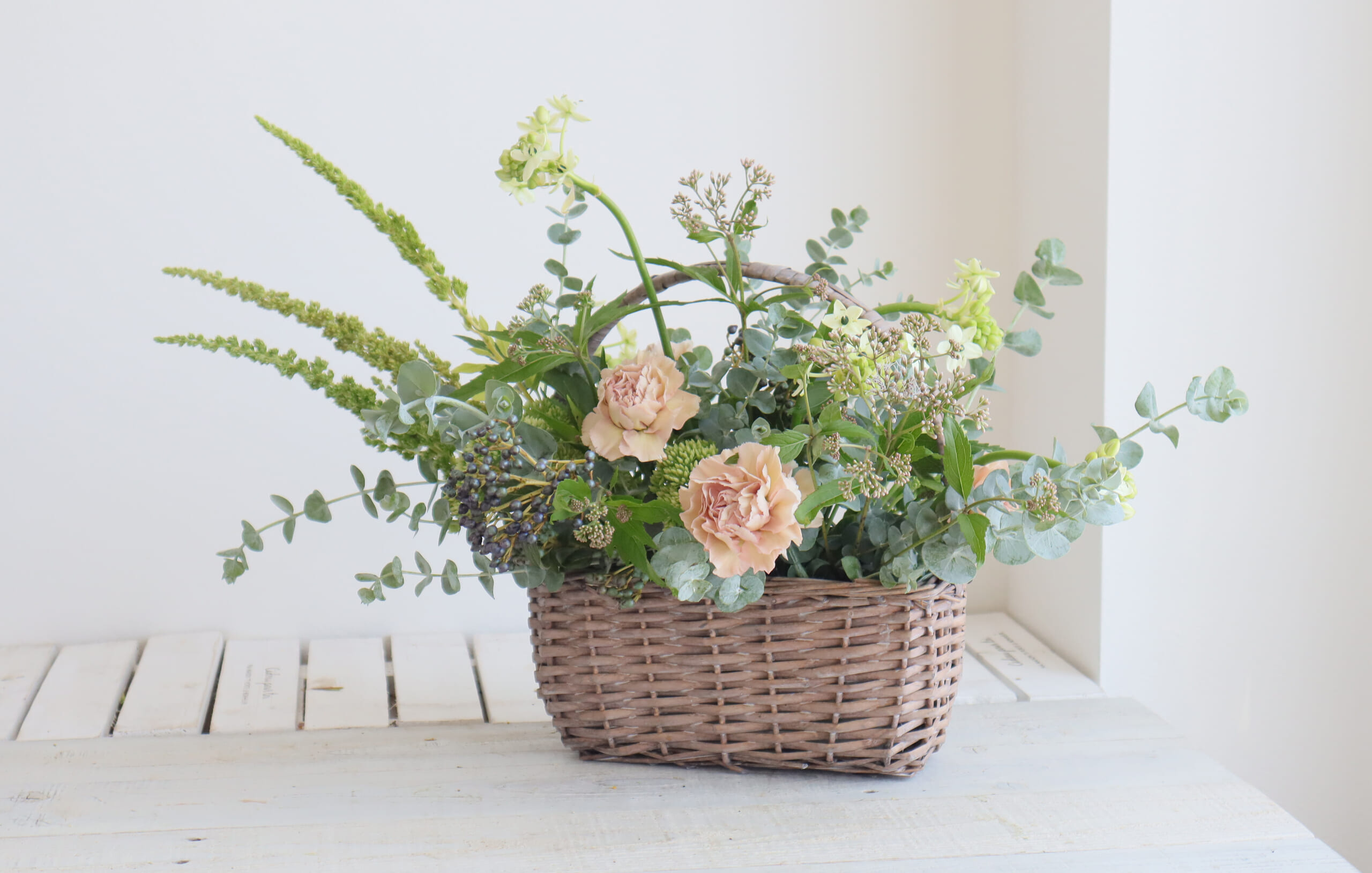 バスケットアレンジ 花野感じるバスケットアレンジ』の作り方 ～うきうき花レシピ - はなど