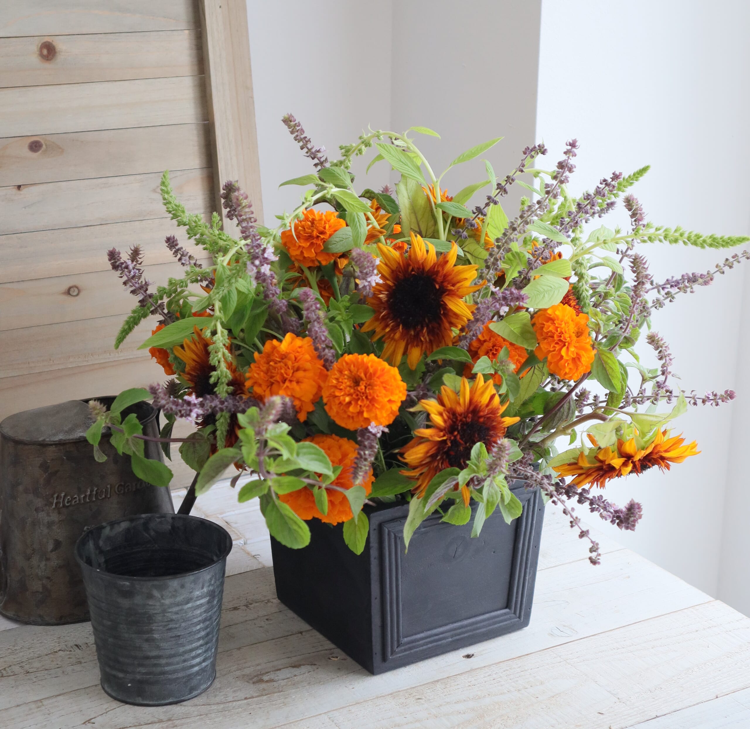 ヒマワリとマリーゴールドの夏アレンジ』の作り方 ～うきうき花レシピ