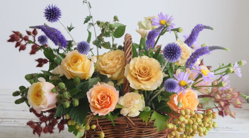 バラと夏の実物のバスケットアレンジ』の作り方 ～うきうき花レシピ