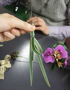 生花を使ったコサージュの作り方 ミディ胡蝶蘭など はなどんやマガジン