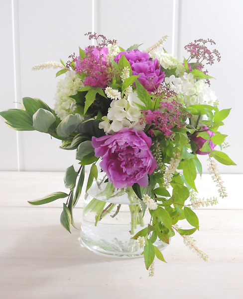 芍薬と紫陽花の花束　パラレルとスパイラルのスパイラル