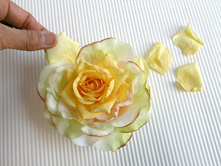 造花コサージュの基本の作り方 結婚式で大活躍 はなどんやマガジン